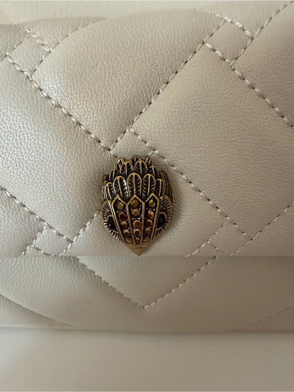Quilted White Leather Shoulder Bag with Decorative Clasp - Picture 3 of 5